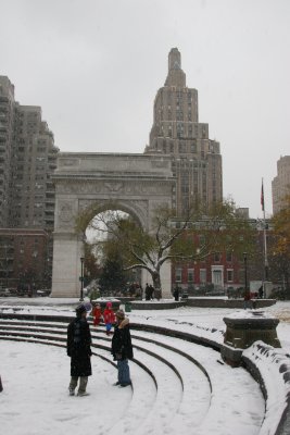 Snow Flurries, The Fountain, Arch, Christmas Tree & Lower 5th Avenue