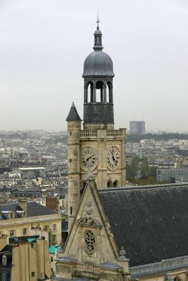 Looks like these clocks tell correct time... Twice a day.