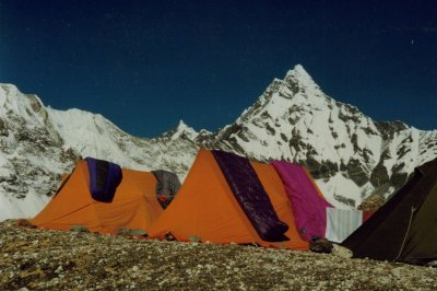 Rest day in Camp 10 5500 m. Panch Pokhri.jpg