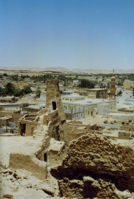 Siwa Oasis. No loudspeakers in front minaret.jpg