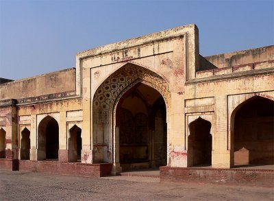 Lahore Fort - Entrance to Sheesh Mahal (Mirror Palace) - P1000228.jpg
