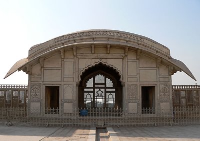 Lahore Fort - Nau-Lakha Pavilion - P1000234.jpg