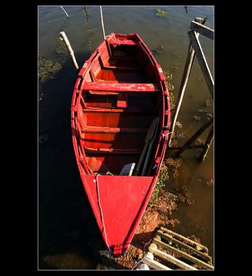 ... Little red boat ...