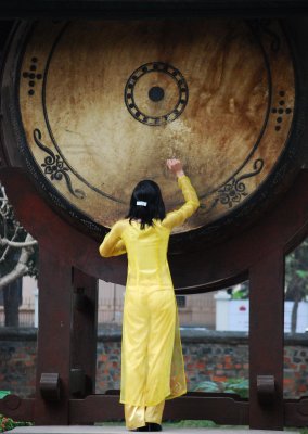 Graduating university student beats the gong at Confucius Temple of Literature.jpg