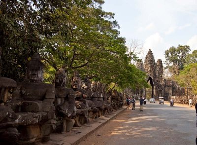 TonLe Om (south gate)