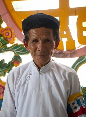 Usher, Cao Dai Great Temple