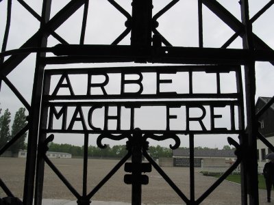 dachau_memorial