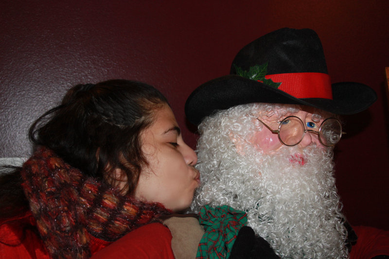 I SAW MOMMY KISSING SANTA CLAUS