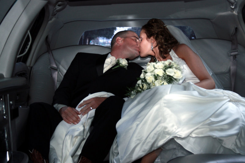 KISSIN IN THE LIMO