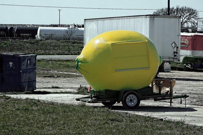 ALIEN SHIP DISGUISED AS A LEMON