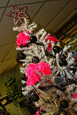 ROCKIN' AROUND THE CHRISTMAS TREE
