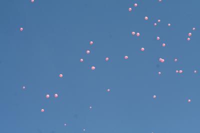 RELEASING 1000 PINK BALLOONS