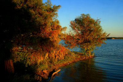 AUTUMN COLOR BY THE LAKE