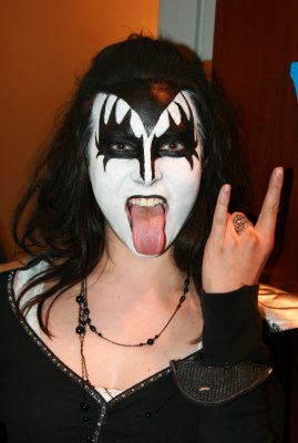 GENE SIMMONS OR SHOULD I SAY JEAN SIMMONS!