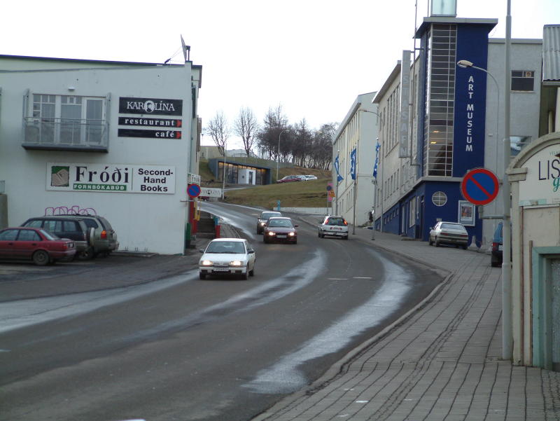 Looking up Kaupvangsstrti (Kaupvangsstreet)