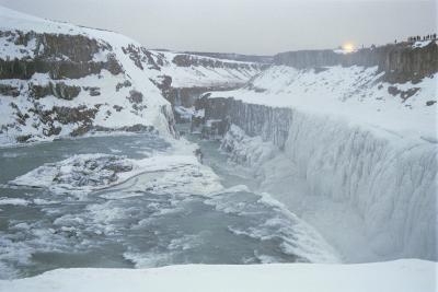 A lot of people show up to look at Gullfoss