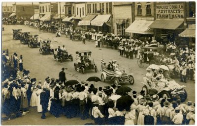 OK Lawton Parade ca 1910 a.jpg