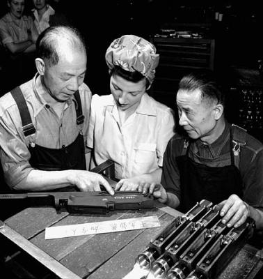 Chinese inscription on a Bren gun