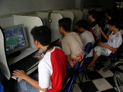 internet cafe, hoang dieu st.