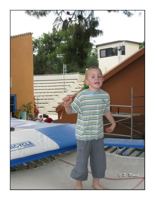 0611 - Max au trampoline