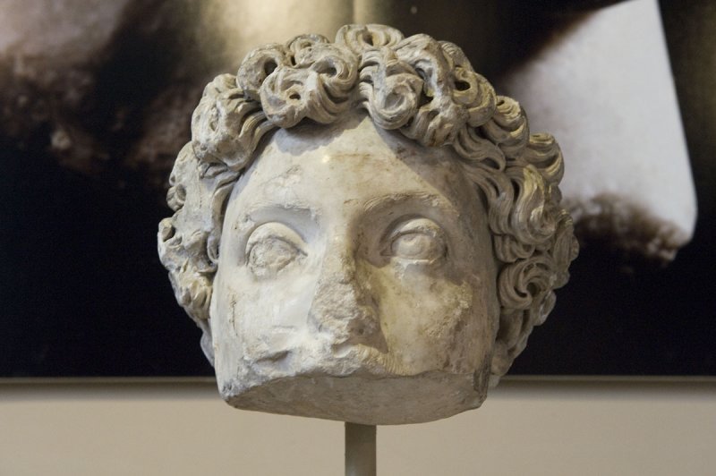Istanbul december 2009 7194 Commodus.jpg