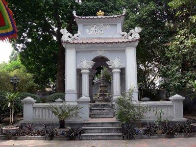 Monument of King Le Thai To