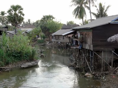  A Poor Fishing Village About 10 Minutes from the Center of Siem Reap