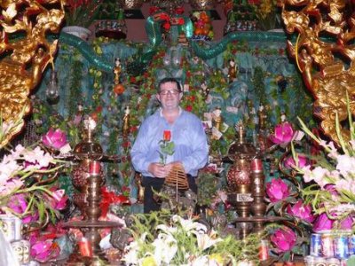 Les Elliott in the mountain temple.jpg