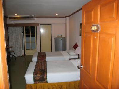 room 713 at New World Lodge Hotel www.newworldlodge.com  on 2 Samsen Road, Banglumphu, Pranakorn Bangkok