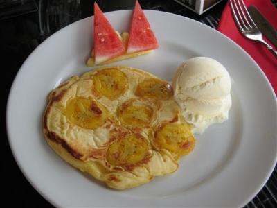 we all had the same thing.... banana pancake with vanilla ice cream  (first time I ever had pancakes with ice cream on them)