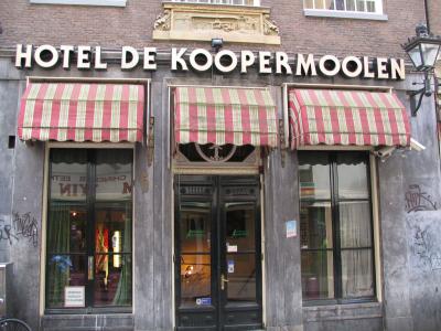 Hotel De ....