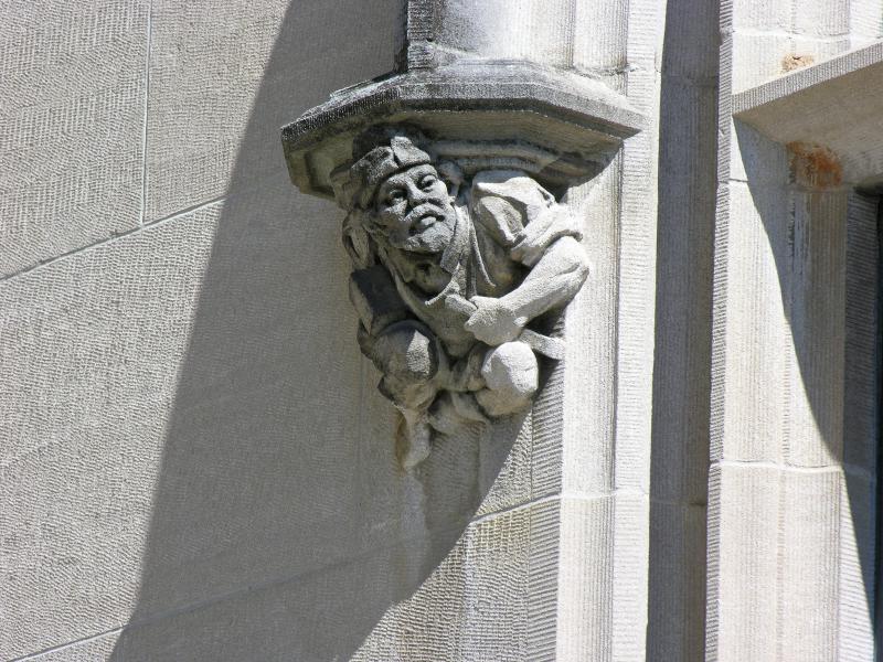 Gargoyle type orniment