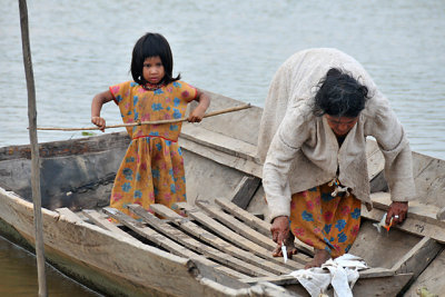 Chimani women on the river near San Lorenzo de Moxos