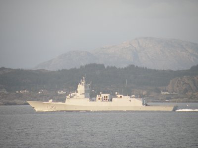 F 310 KNM Fridtjof Nansen - Hjeltefjorden