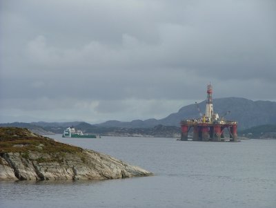 Oil Rigg on its way to Services at Aagotnes - Hjeltefjorden