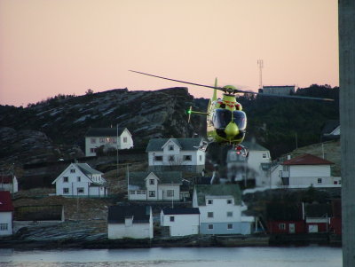 Search after Mia Desiree Tallund by Luftambulansetjenesten i - Helse Vest-Rongesund Bridge-Torsteinsvik in the background