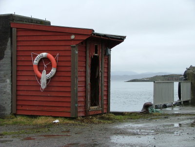 Fremdeles pr 14.07.08-pr 13.7.09 har ikke Øygarden kommune ryddet opp på Rongekaia .JPG