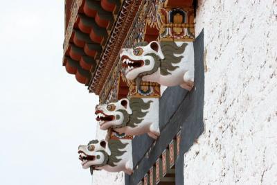 gargoyles at Trongsa Dzong