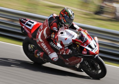 Troy Corser braking for Druids
