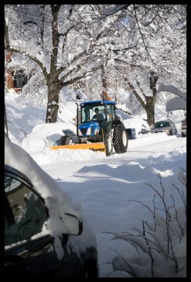 0086.Hey, a snowplow, finally, at 4pm!!!
