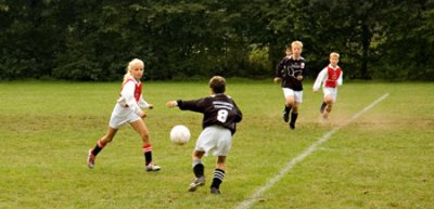 ra, ra, wie er dadelijk met de bal vandoor gaat