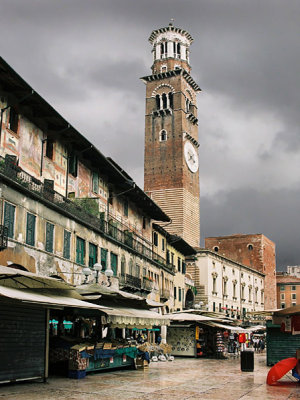 Piazza Del Erbe - Verona.jpg
