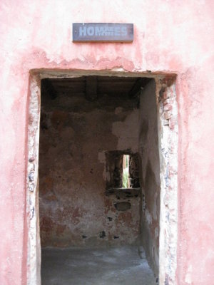 071 Men's cell at slave house on Goree.jpg