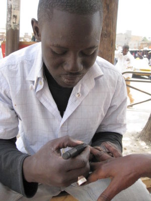 643 Habyly gets her nails done.jpg