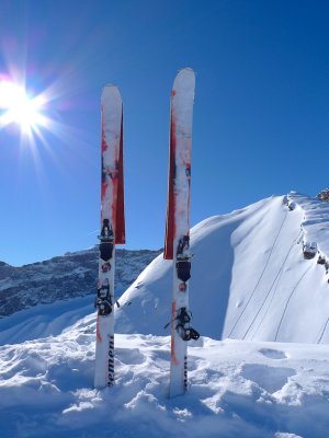 Lounging skis