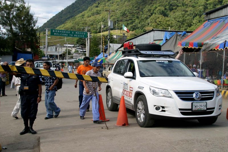 Entrando a la  primera frontera, Guatemala y dejando atrs a Mxico.