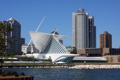 View of the MAM from the Discovery Center, Milwaukee