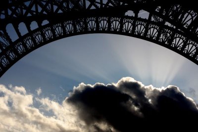 Sun rays from the Eiffel, Paris, France