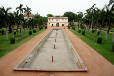 The gardens around, Safdarjung Tomb, Delhi