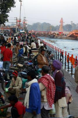 Thousands throng to Har-ki-pauri, Haridwar, India